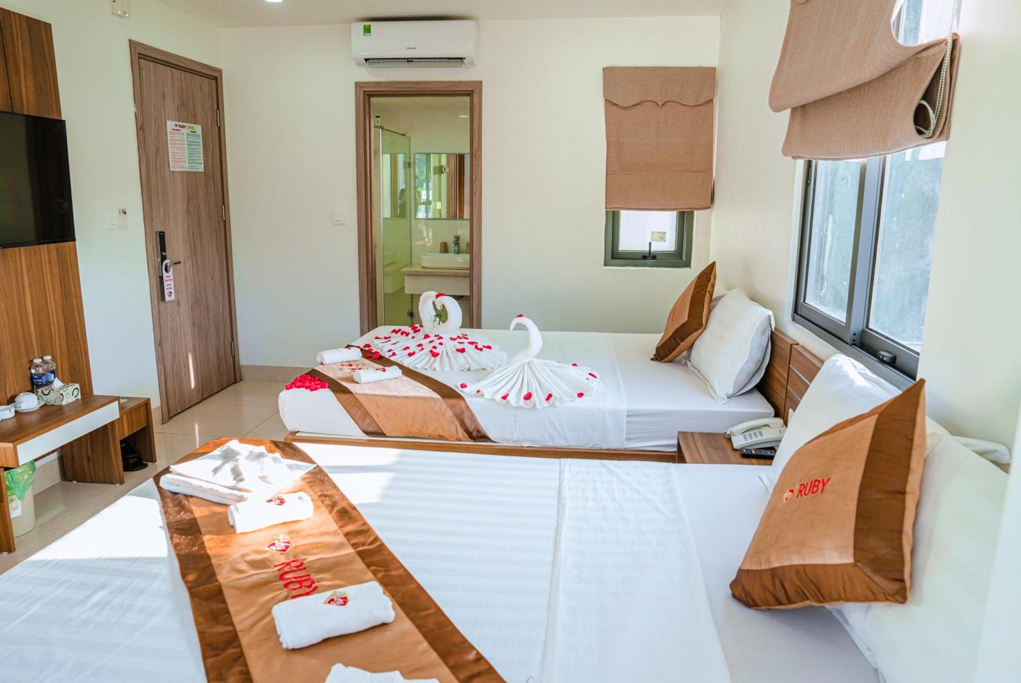Ruby Hotel Cat Ba Dong Khe Sau Exterior photo